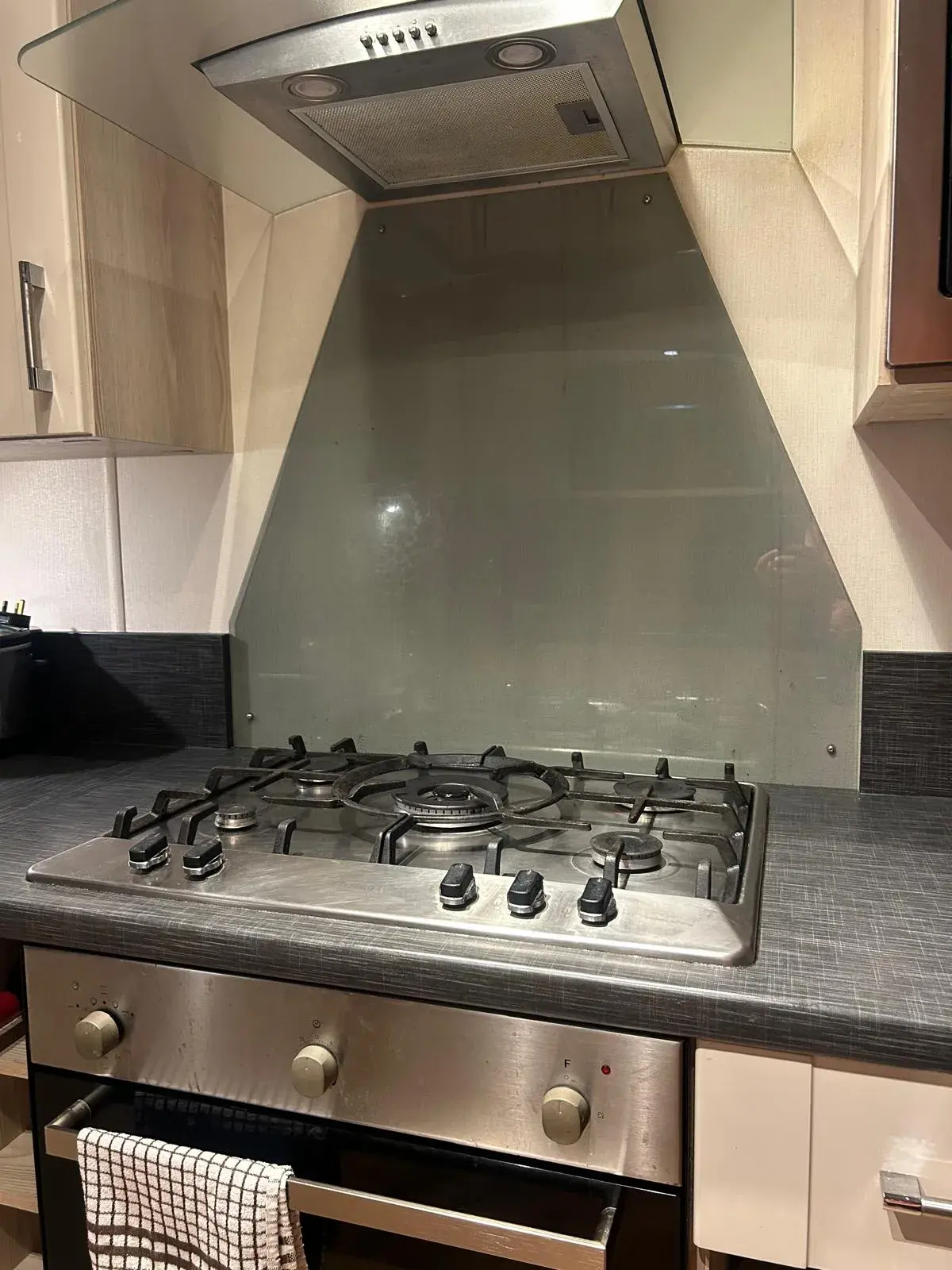 Gas hob and worktop in the kitchen, Cornwall Lodge